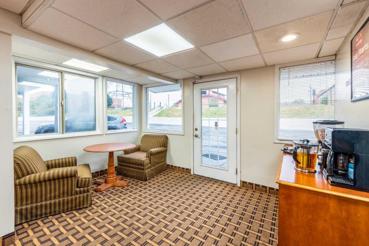 Econo Lodge Franklin Екстер'єр фото