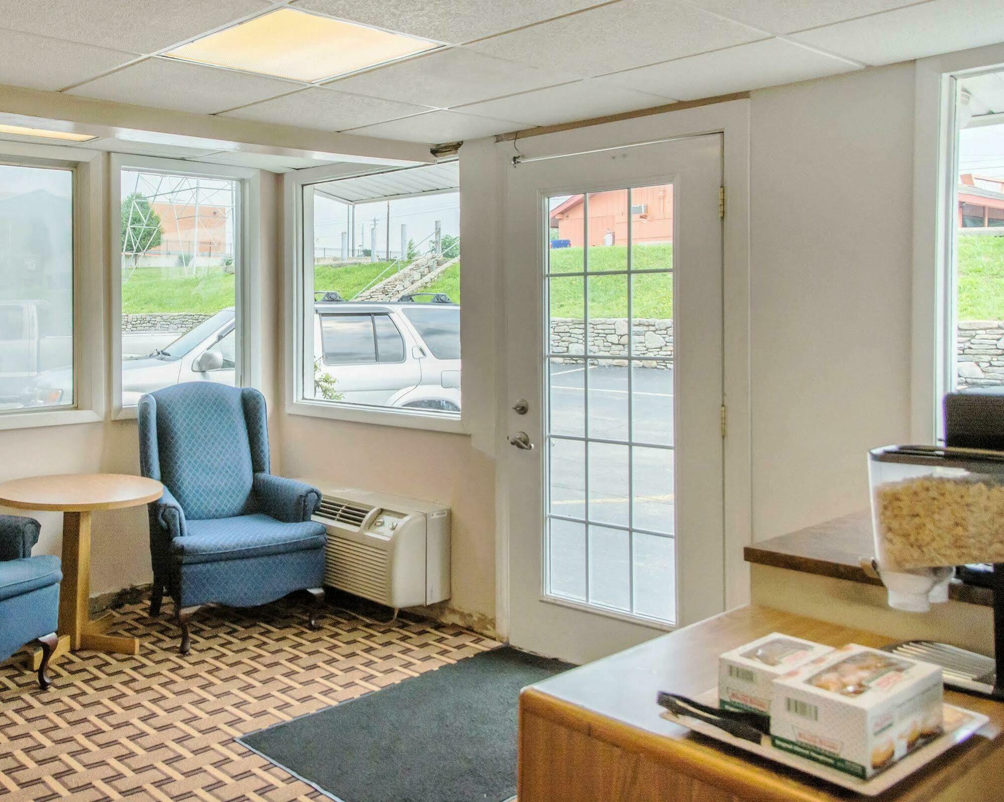 Econo Lodge Franklin Екстер'єр фото